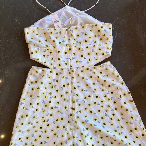 ✨Hutch (Anthropology)✨ Sweet & Chic Lightest Flower Romper - Picture 11 of 12